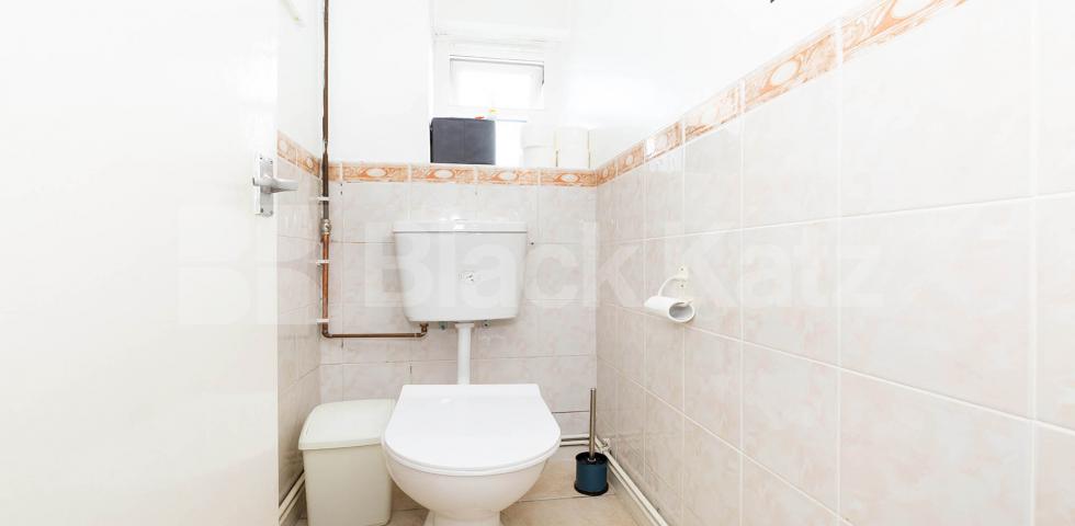 			PERFECT FOR 3 SHARERS!, 3 Bedroom, 1 bath, 1 reception Flat			 Cavendish Street, ANGEL N1